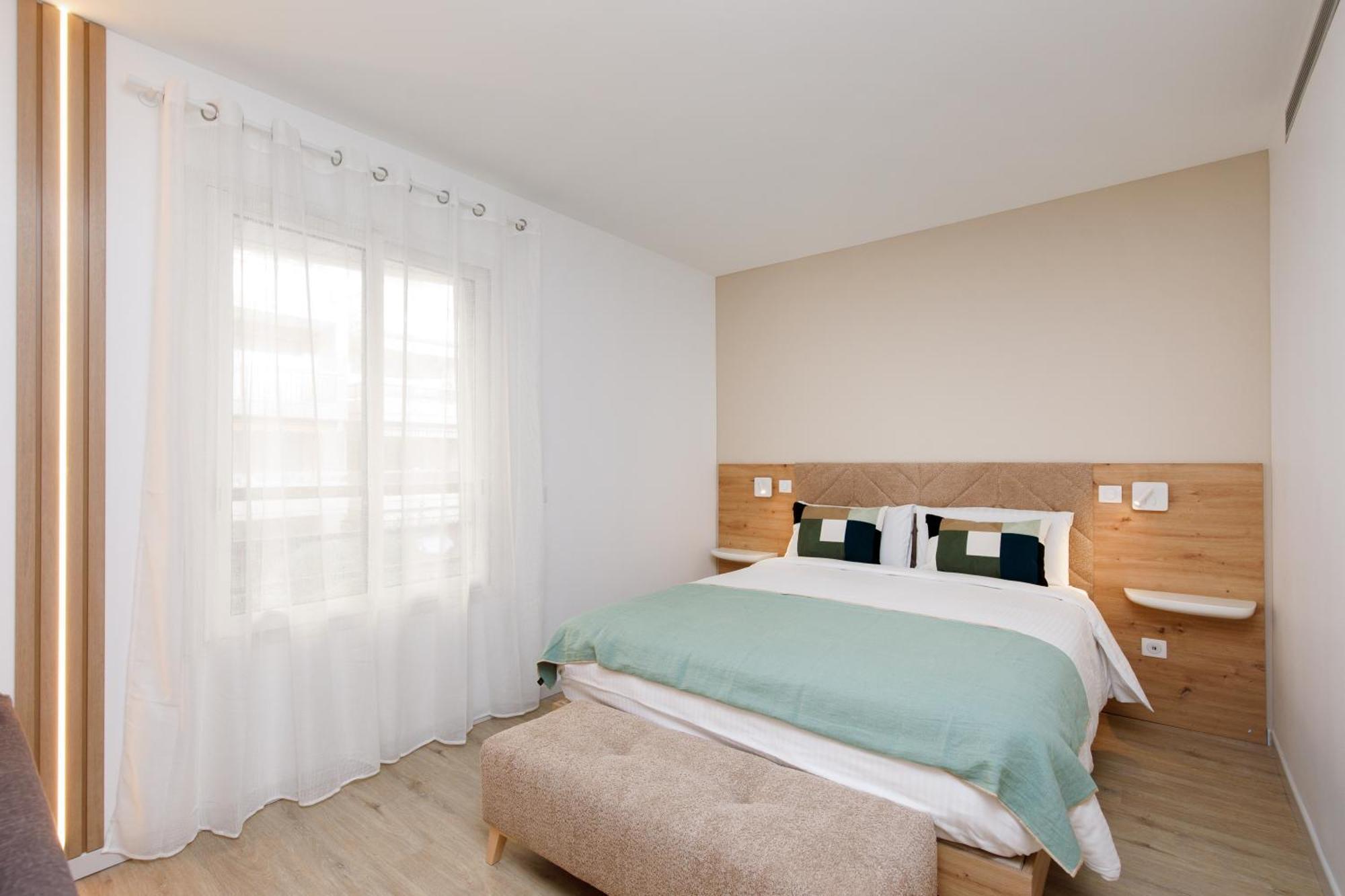 Cote Croisette Luxe - 2bdr 2 Bthr 2 Toilets - Terrace, Ac, Parking & Lift