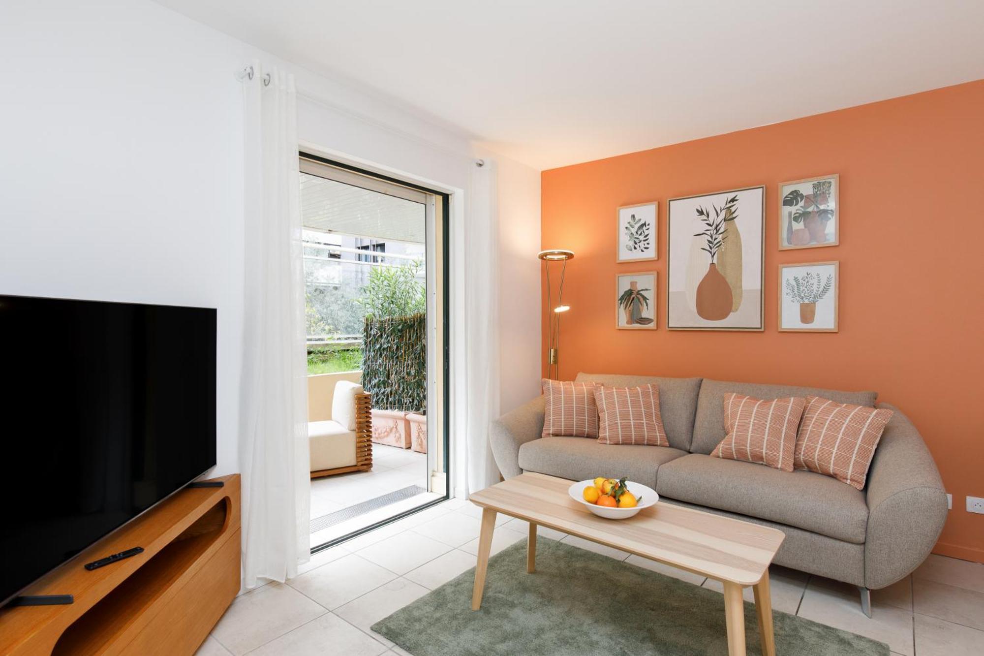 Cote Croisette Luxe - 2bdr 2 Bthr 2 Toilets - Terrace, Ac, Parking & Lift * Cannes