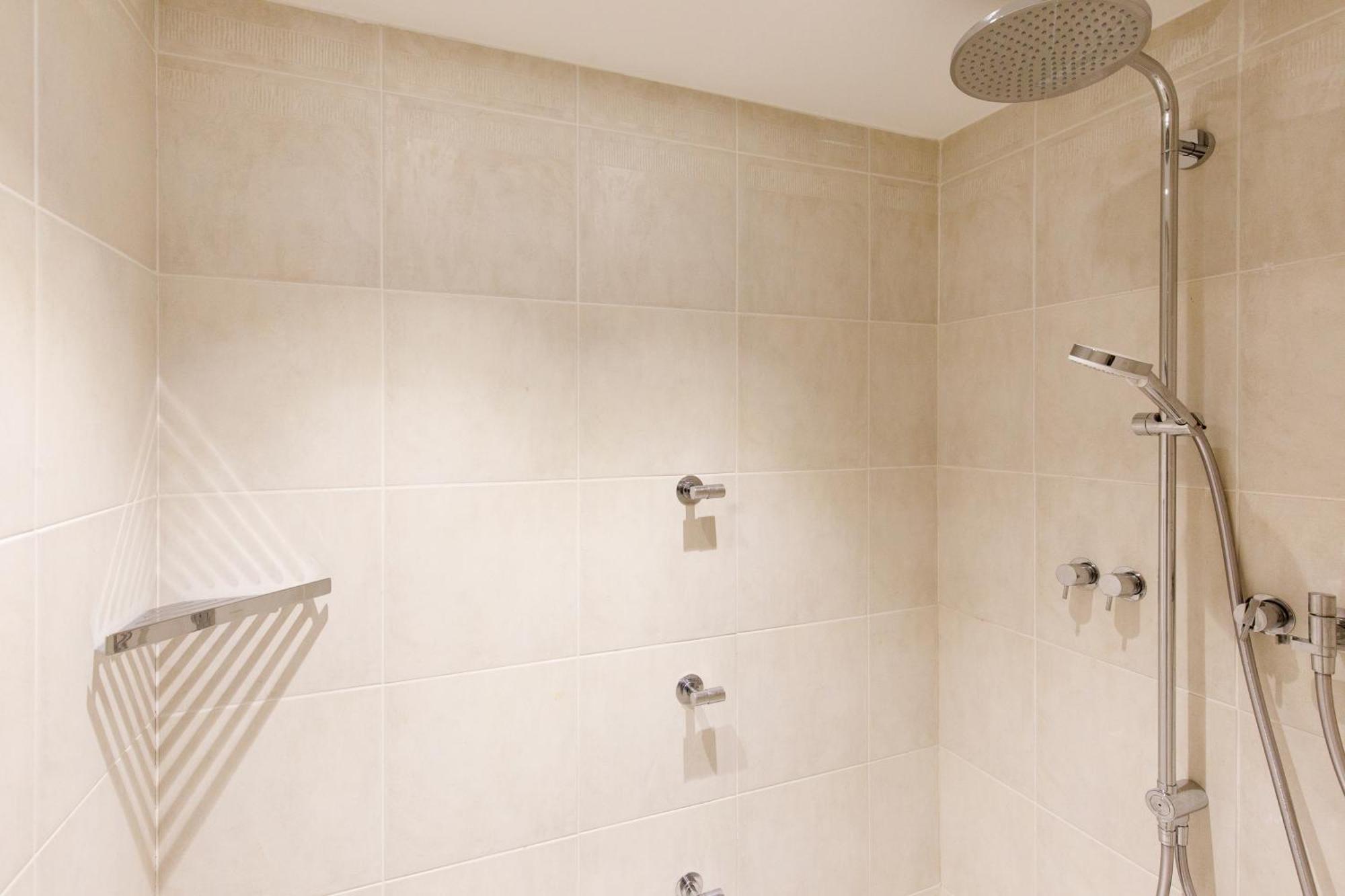 Cote Croisette Luxe - 2bdr 2 Bthr 2 Toilets - Terrace, Ac, Parking & Lift Appartamento