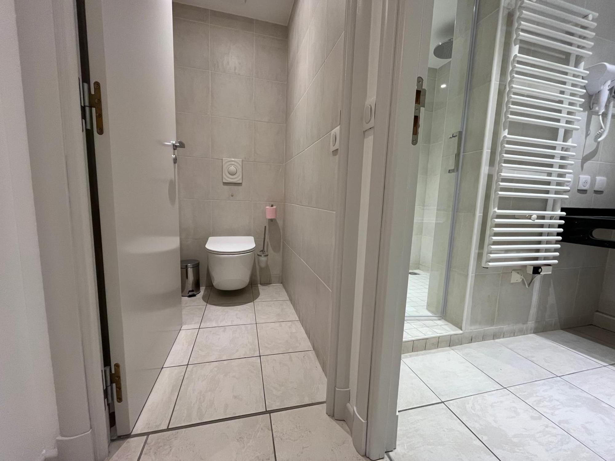 Appartamento Cote Croisette Luxe - 2bdr 2 Bthr 2 Toilets - Terrace, Ac, Parking & Lift *