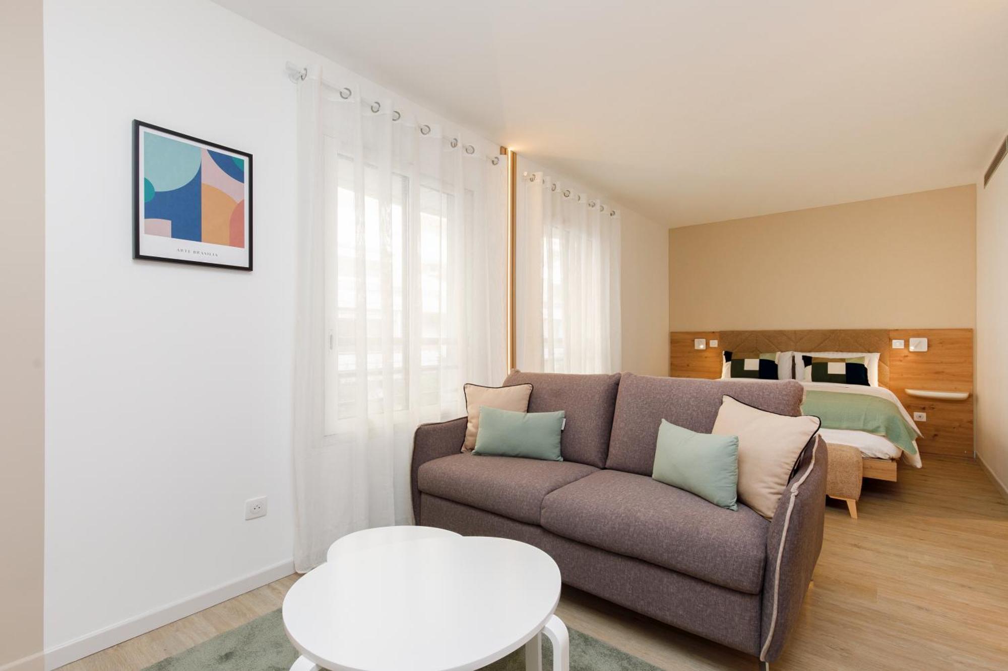 Cote Croisette Luxe - 2bdr 2 Bthr 2 Toilets - Terrace, Ac, Parking & Lift Appartamento