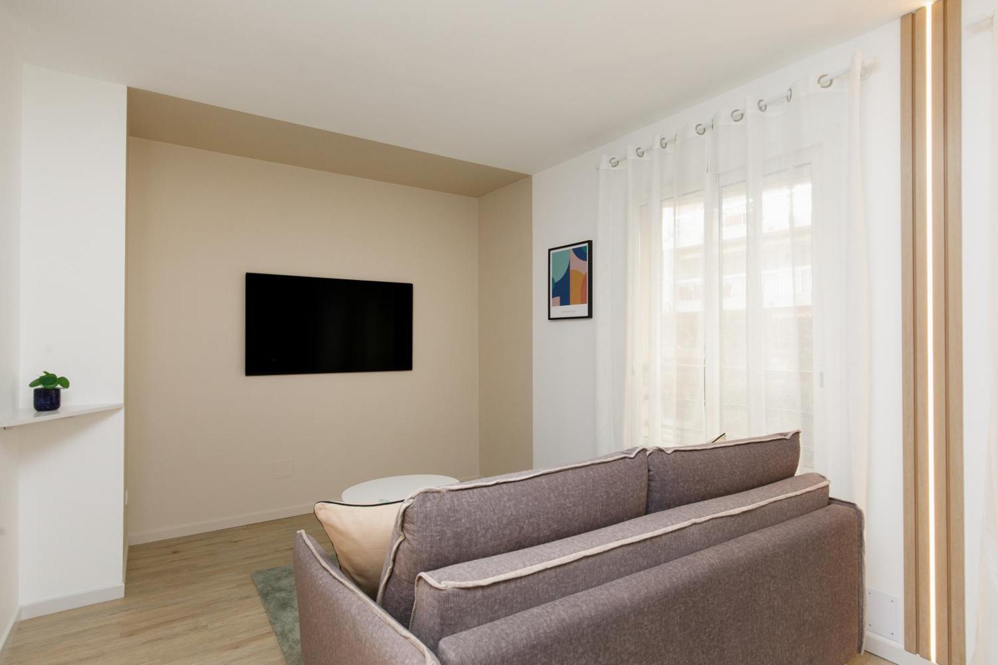 Cote Croisette Luxe - 2bdr 2 Bthr 2 Toilets -terrace, Ac, Parking & Lift Cannes
