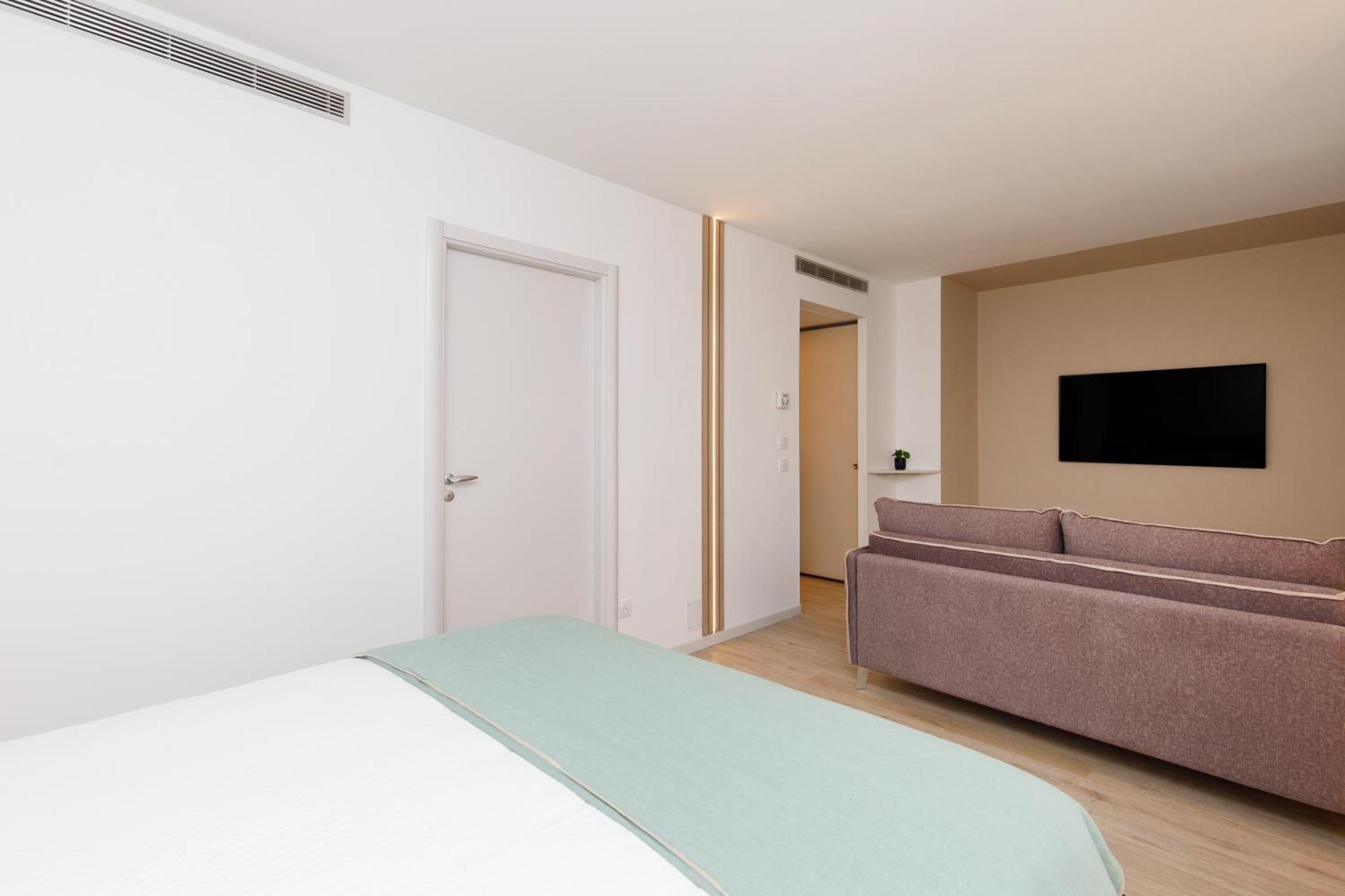 Cote Croisette Luxe - 2bdr 2 Bthr 2 Toilets -terrace, Ac, Parking & Lift *