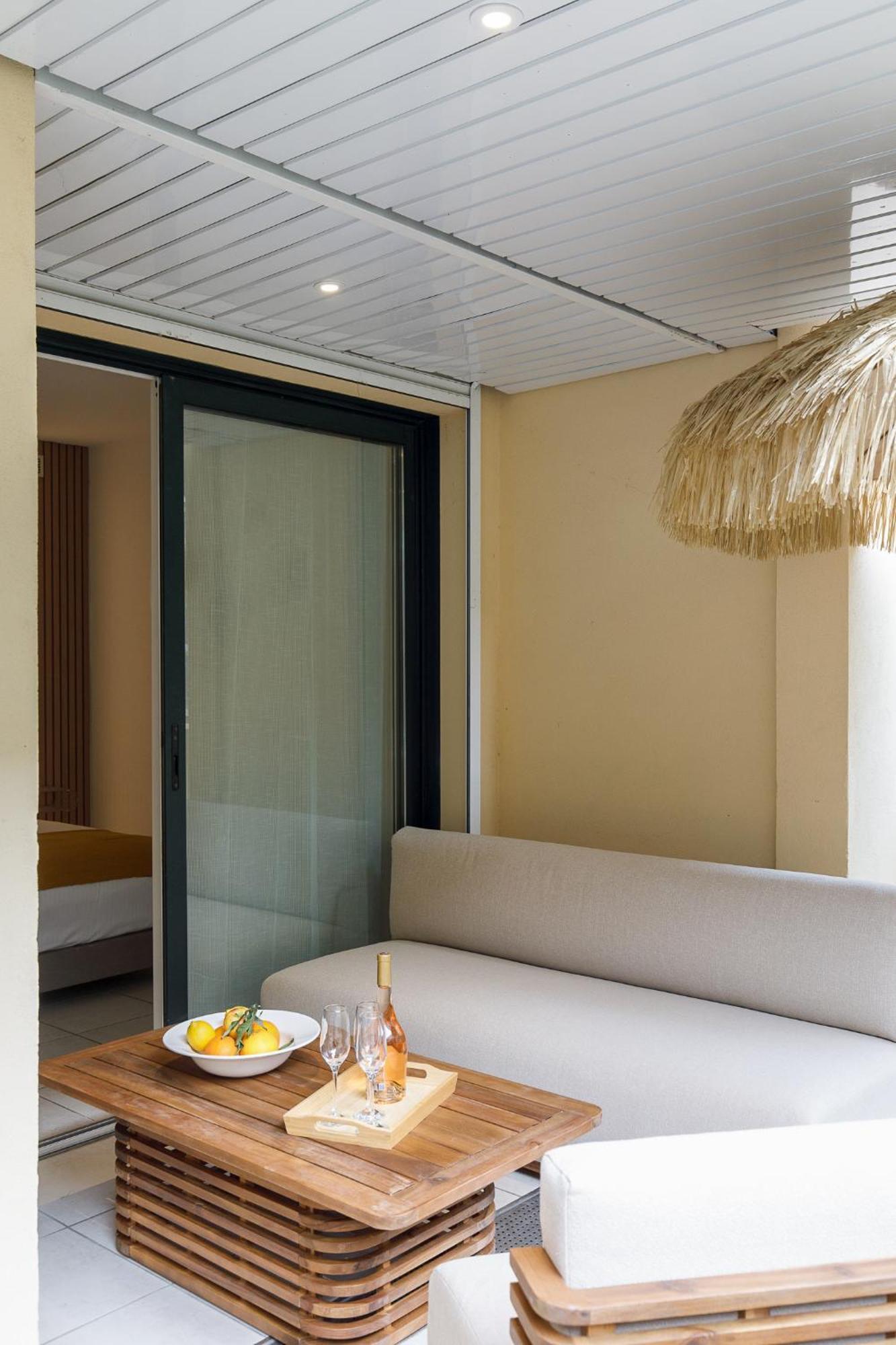 Cote Croisette Luxe - 2bdr 2 Bthr 2 Toilets -terrace, Ac, Parking & Lift Cannes