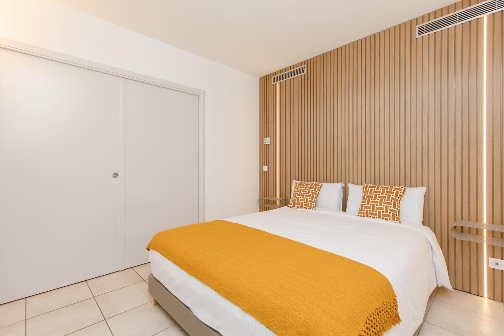 Cote Croisette Luxe - 2bdr 2 Bthr 2 Toilets - Terrace, Ac, Parking & Lift Appartamento *