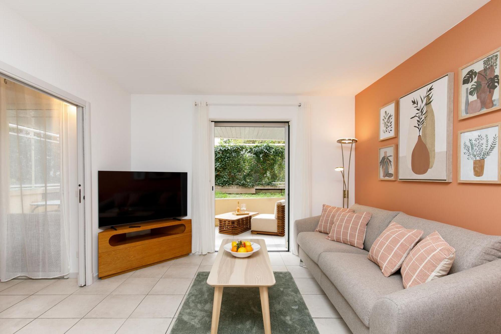 Cote Croisette Luxe - 2bdr 2 Bthr 2 Toilets -terrace, Ac, Parking & Lift *