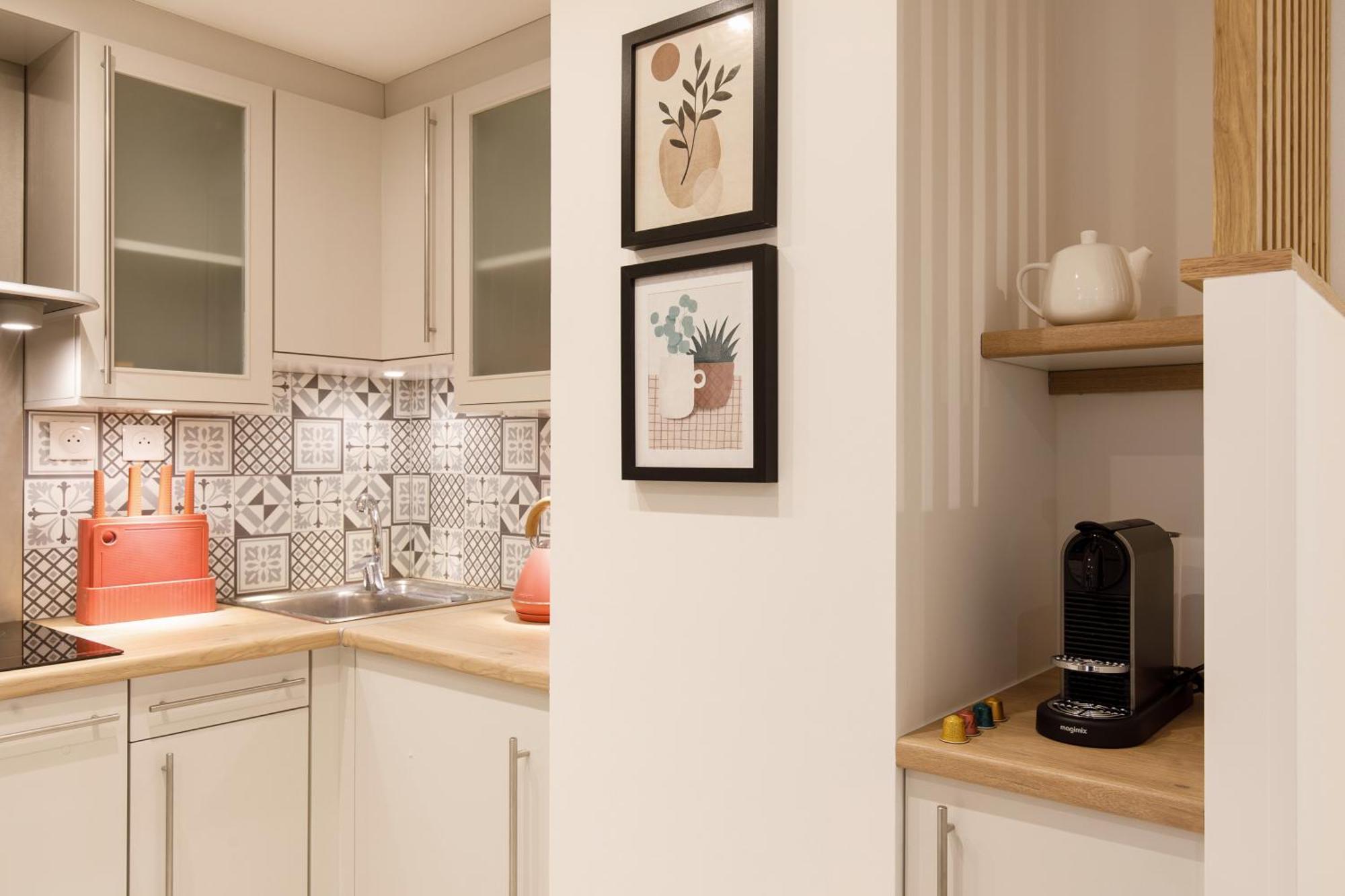 Cote Croisette Luxe - 2bdr 2 Bthr 2 Toilets - Terrace, Ac, Parking & Lift Cannes